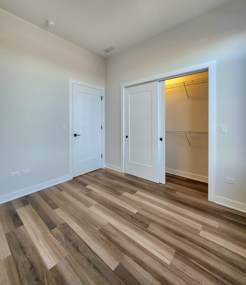 1348 W Roscoe Street Unit: 402