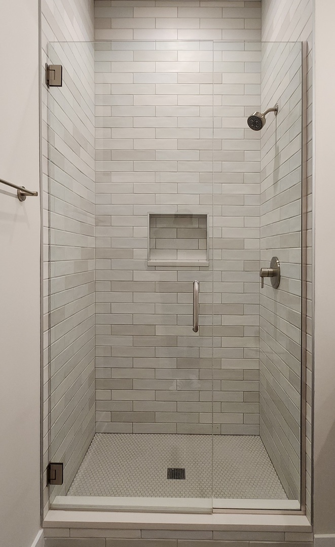 1348 W Roscoe Street Unit: 402