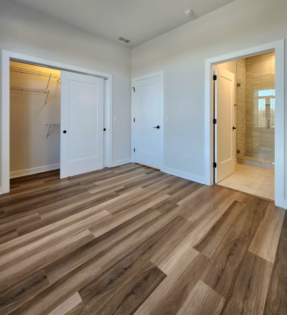 1348 W Roscoe Street Unit: 402