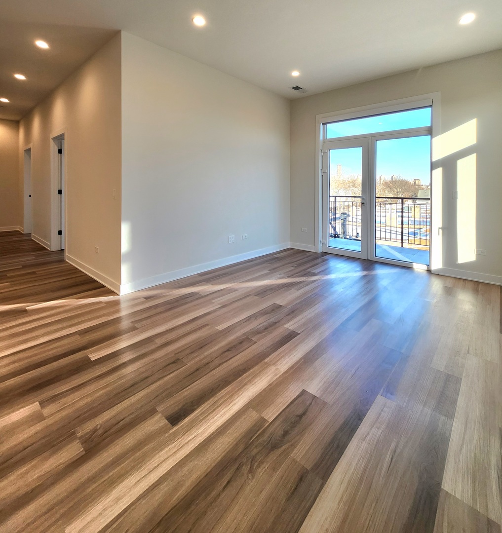 1348 W Roscoe Street Unit: 402