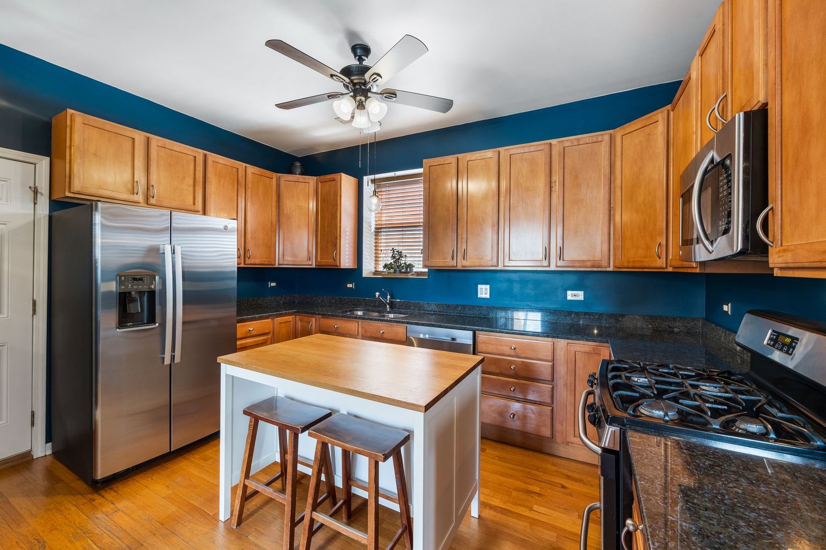 2904 N Avers Avenue Unit: 3R