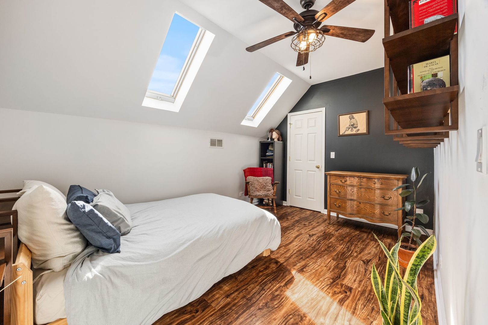 2904 N Avers Avenue Unit: 3R