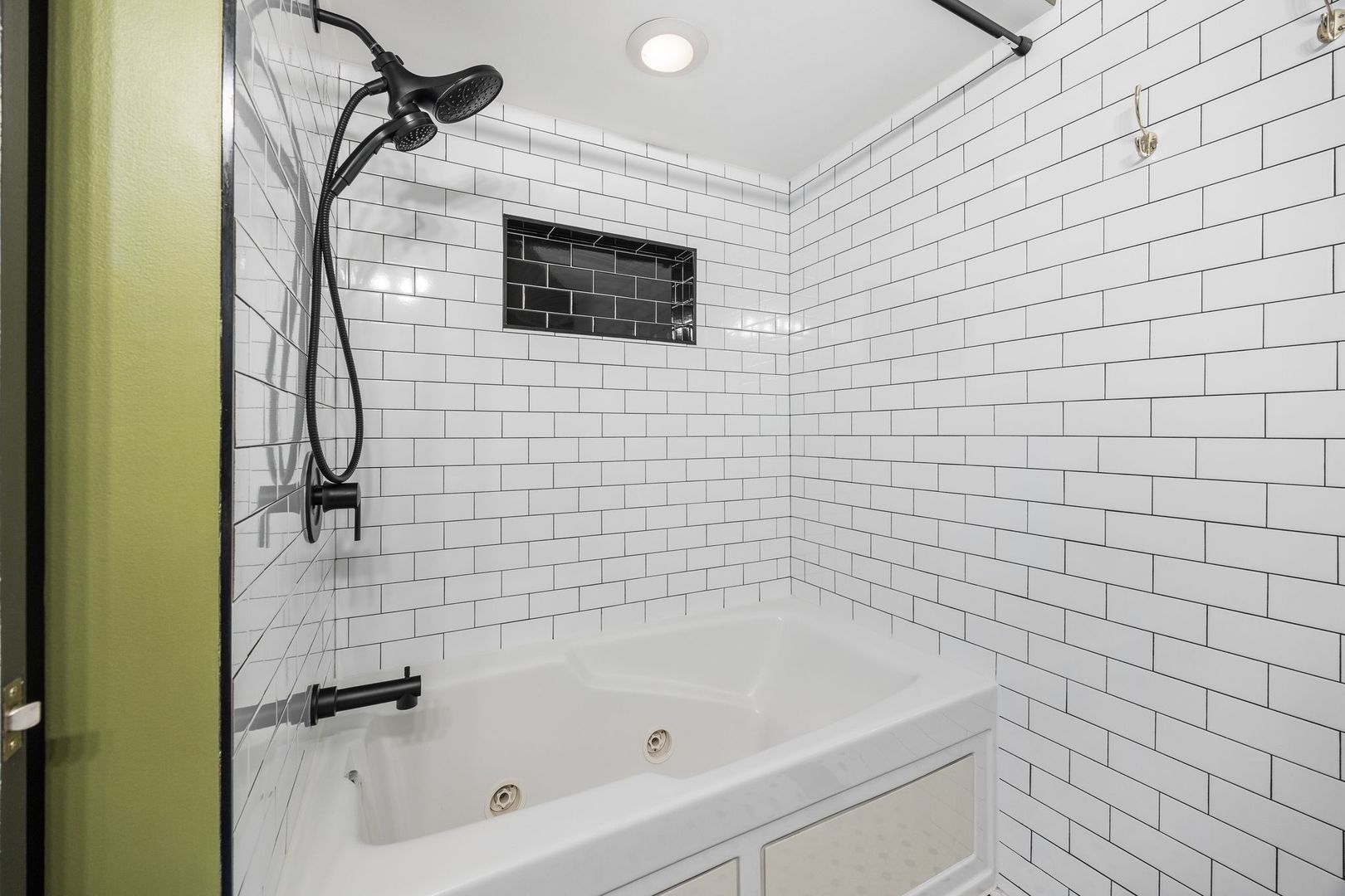 2904 N Avers Avenue Unit: 3R