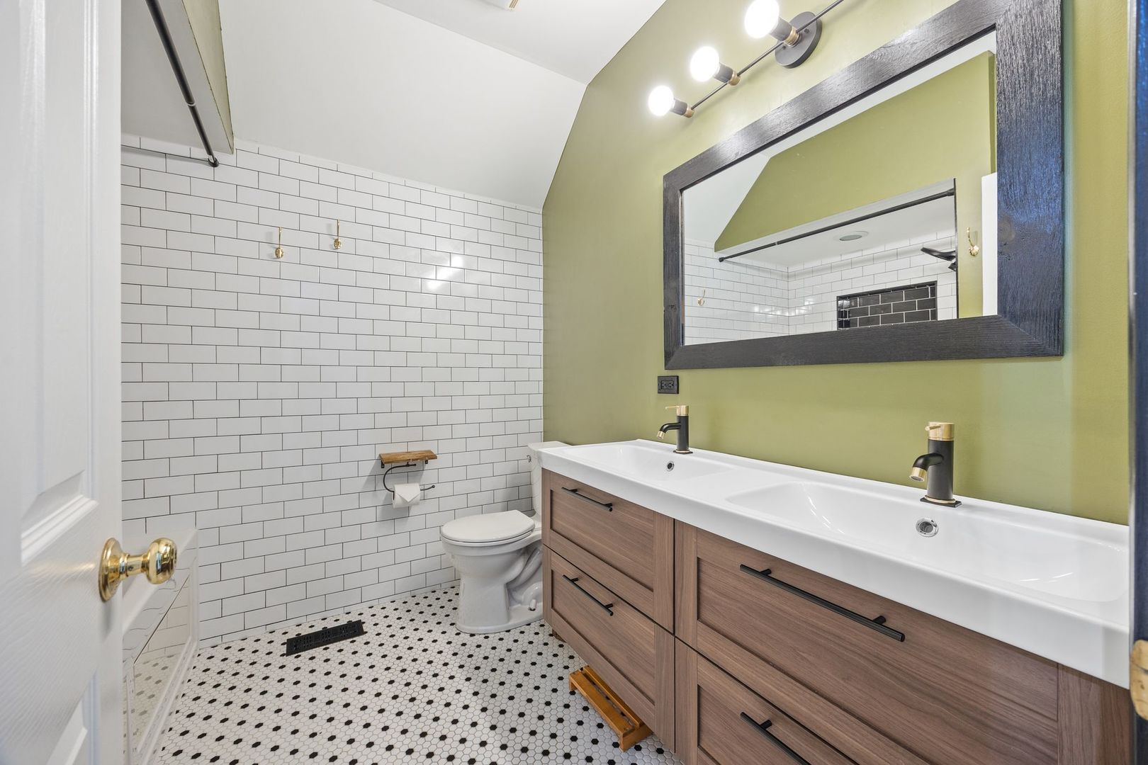 2904 N Avers Avenue Unit: 3R