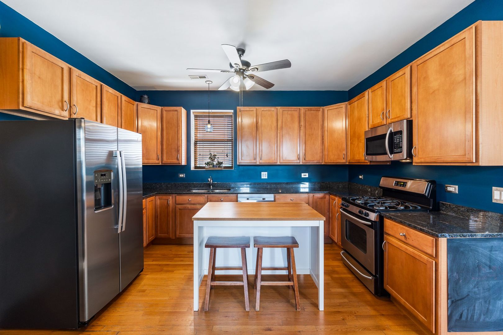 2904 N Avers Avenue Unit: 3R