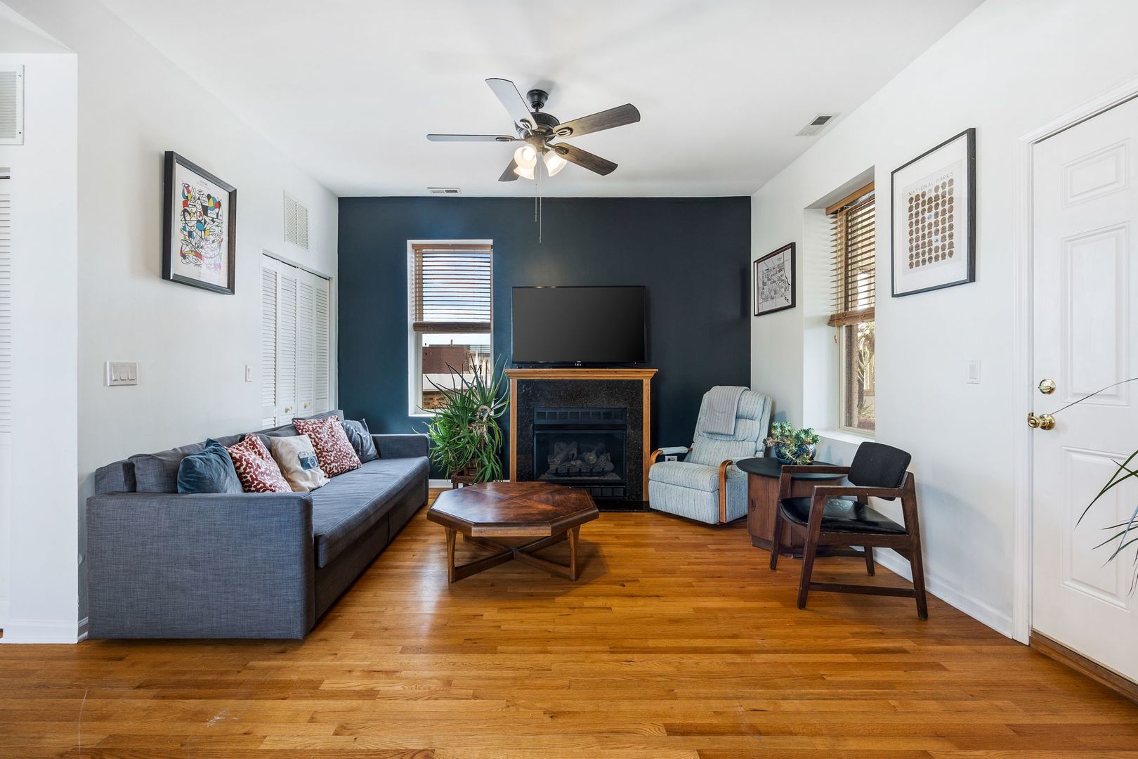 2904 N Avers Avenue Unit: 3R