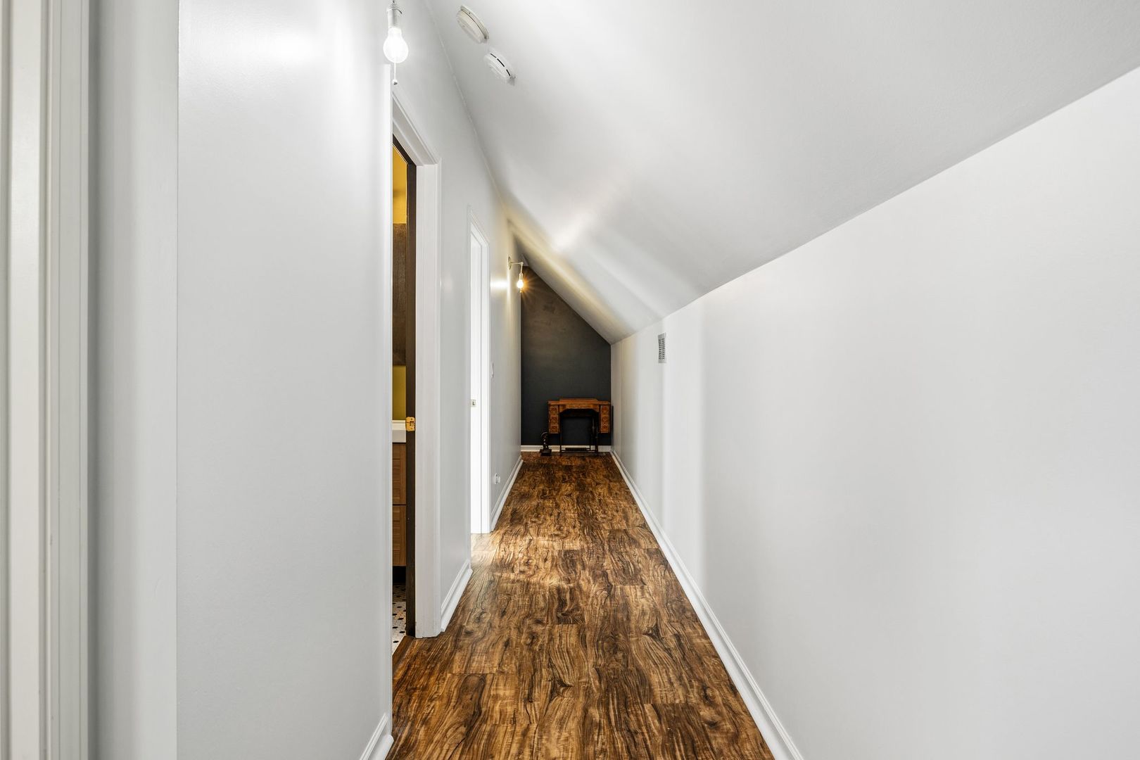 2904 N Avers Avenue Unit: 3R