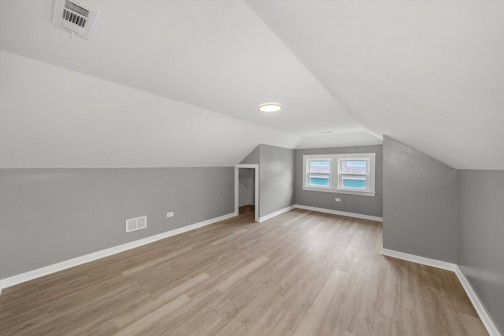 3012 N Knox Avenue