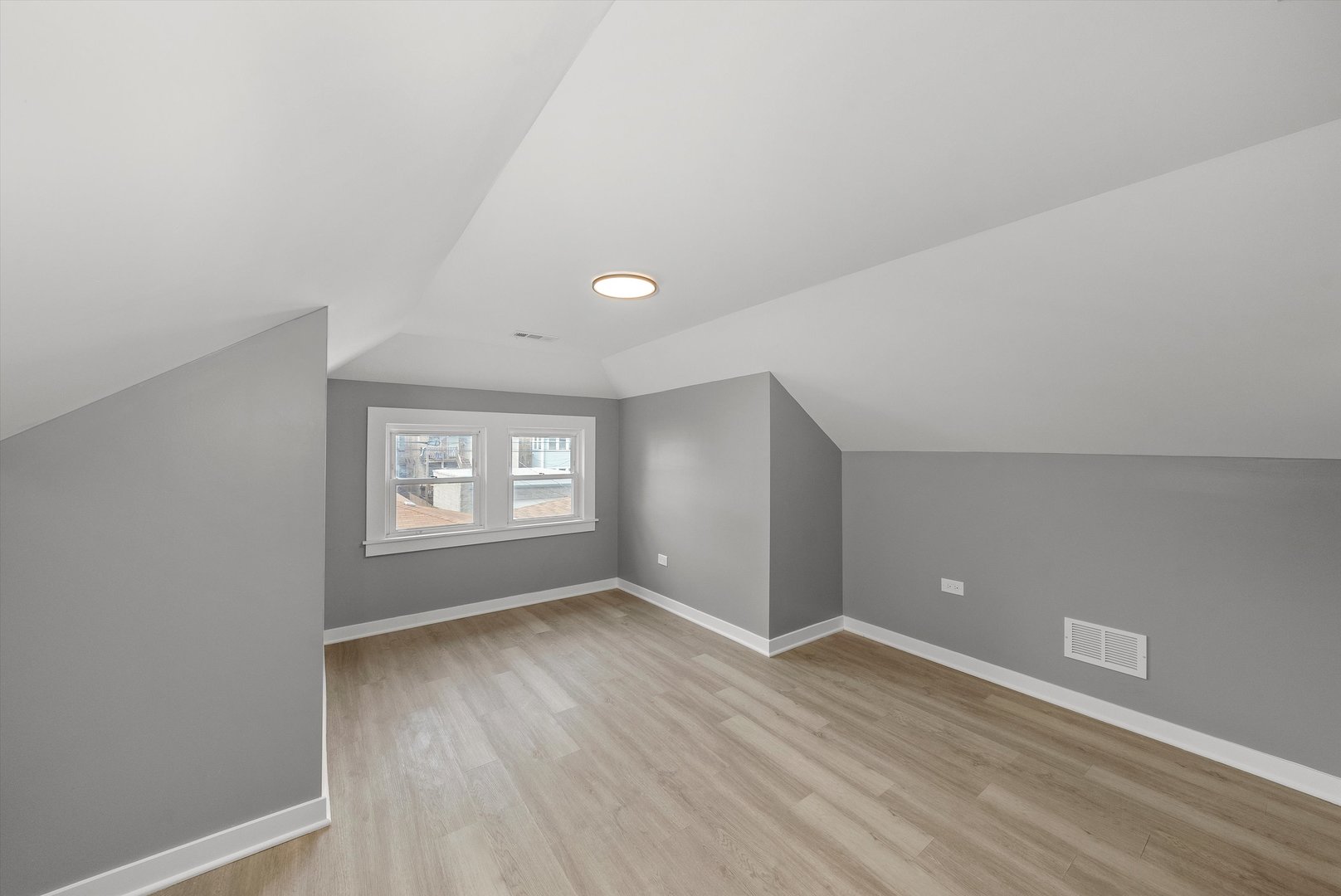 3012 N Knox Avenue