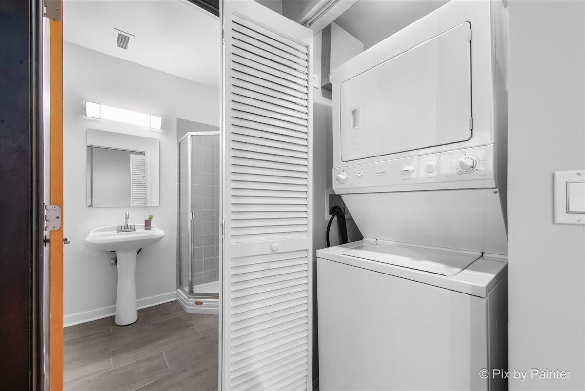 1934 N Washtenaw Avenue Unit: 407