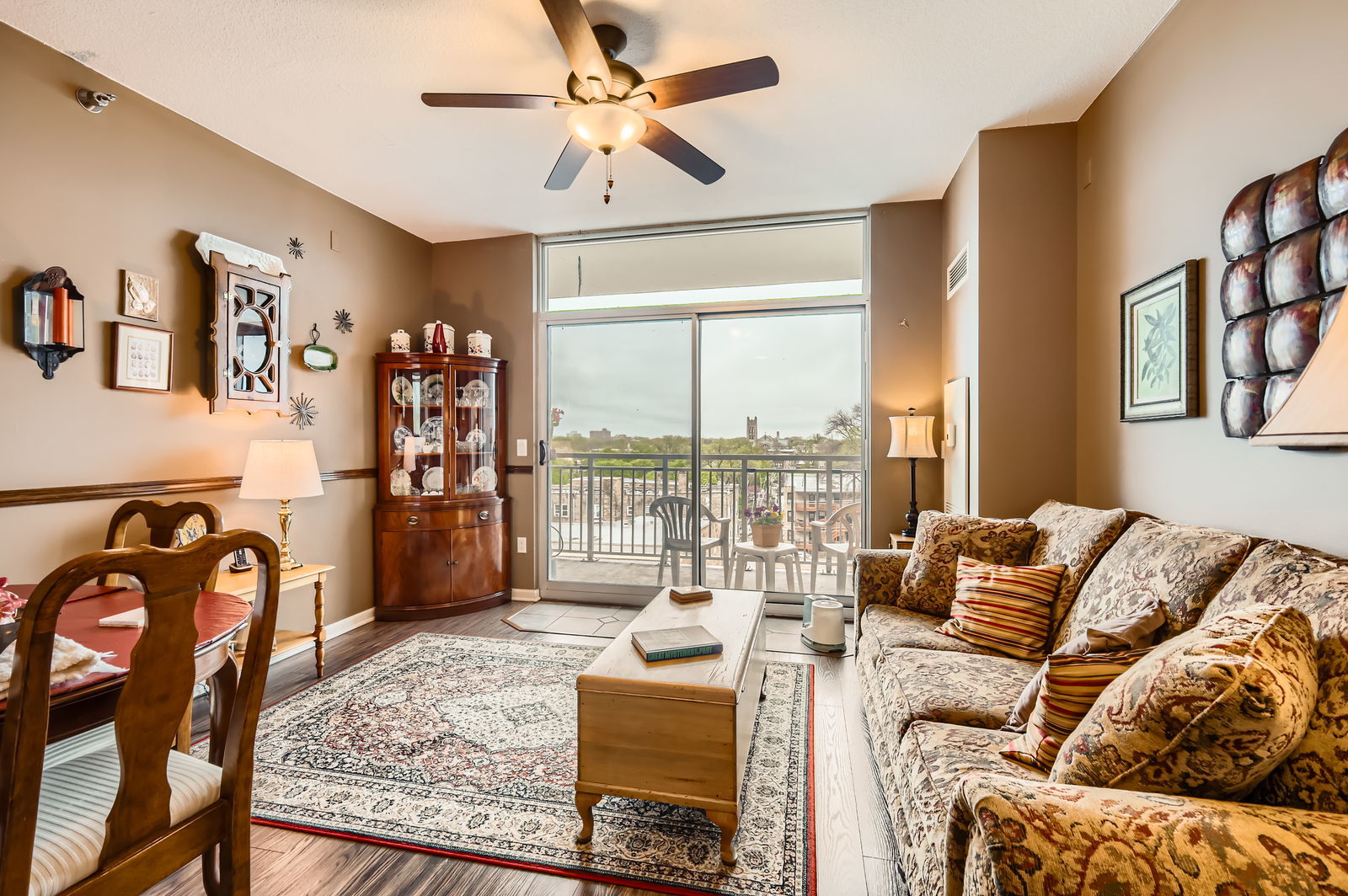 1134 W GRANVILLE Avenue Unit: 712