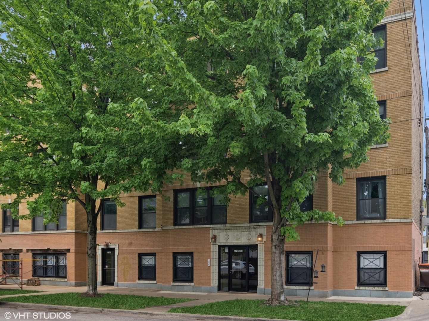 2709 W Altgeld Street Unit: 2