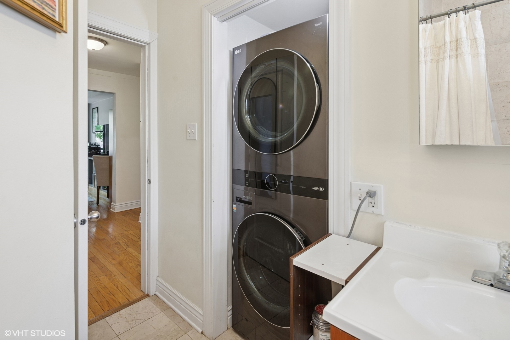 2709 W Altgeld Street Unit: 2