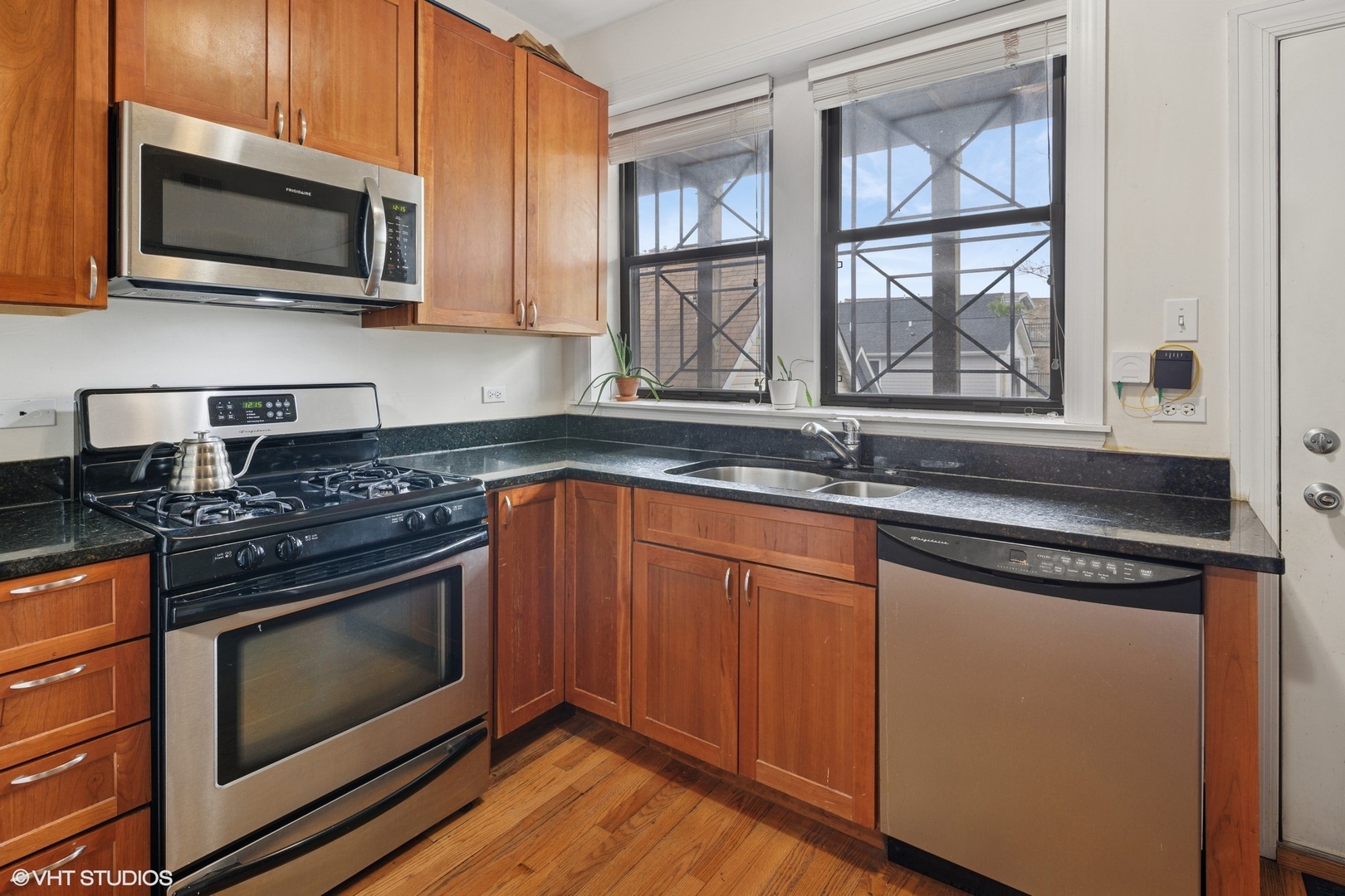 2709 W Altgeld Street Unit: 2