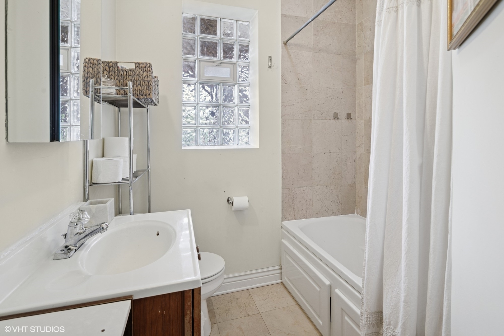 2709 W Altgeld Street Unit: 2