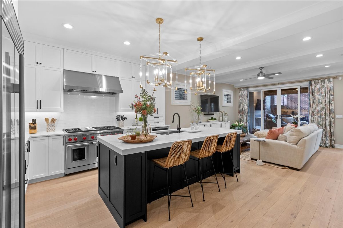 1922 W Belmont Avenue Unit: 1
