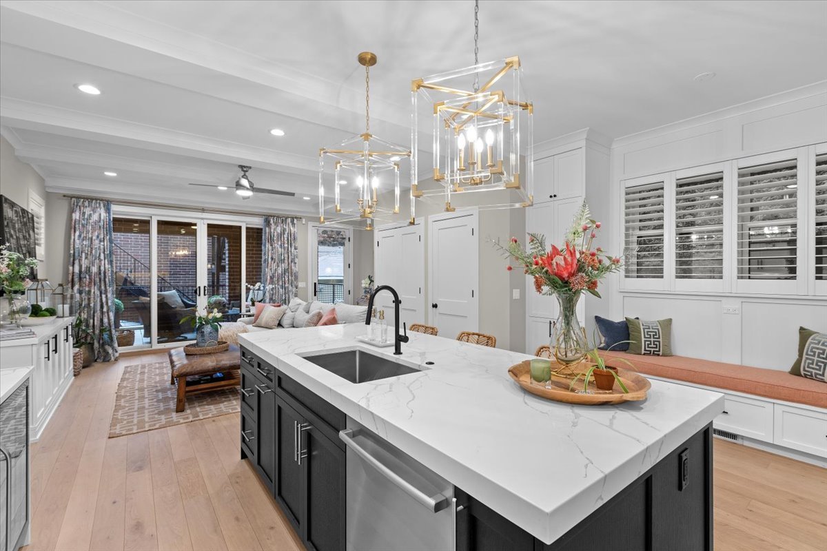1922 W Belmont Avenue Unit: 1