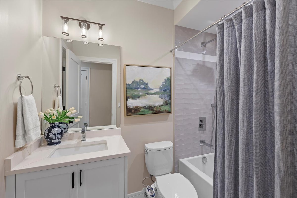 1922 W Belmont Avenue Unit: 1