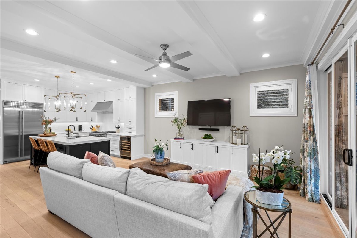 1922 W Belmont Avenue Unit: 1