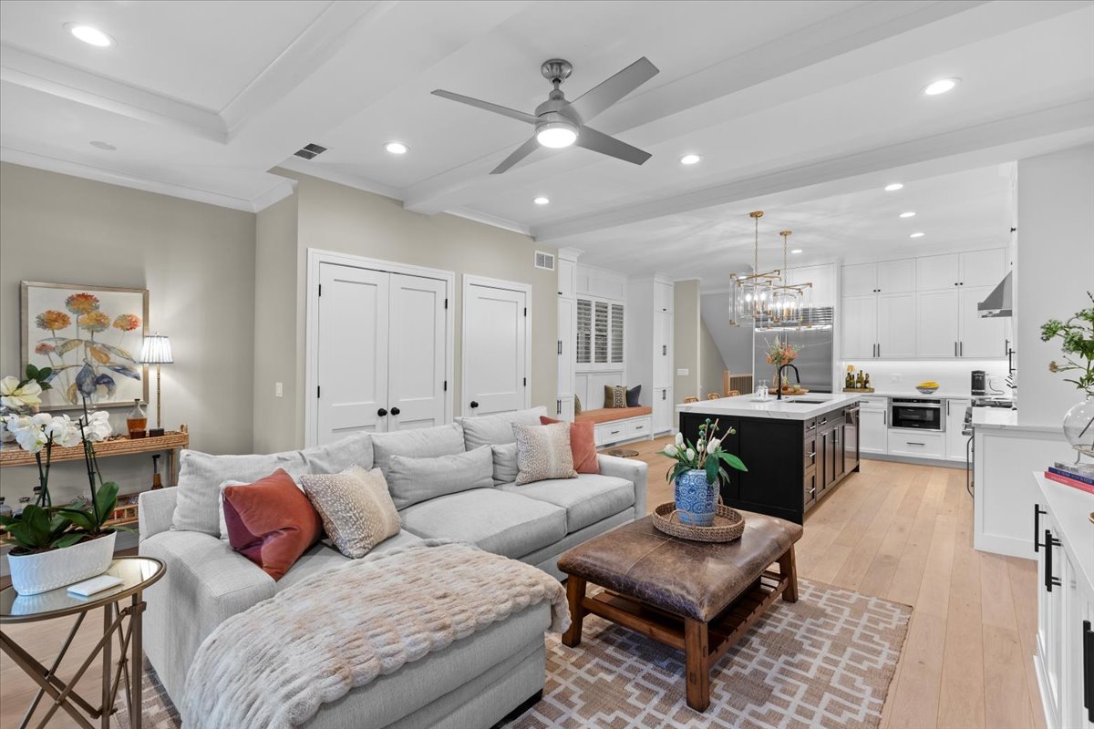 1922 W Belmont Avenue Unit: 1