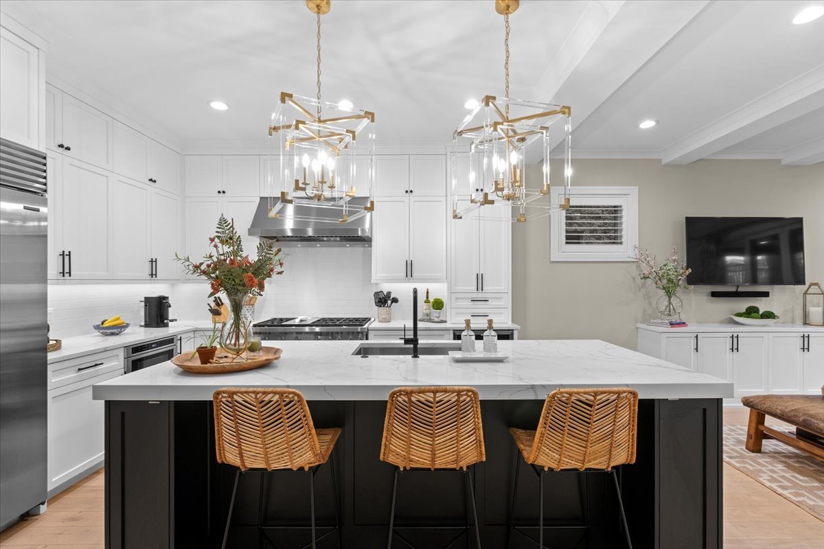 1922 W Belmont Avenue Unit: 1