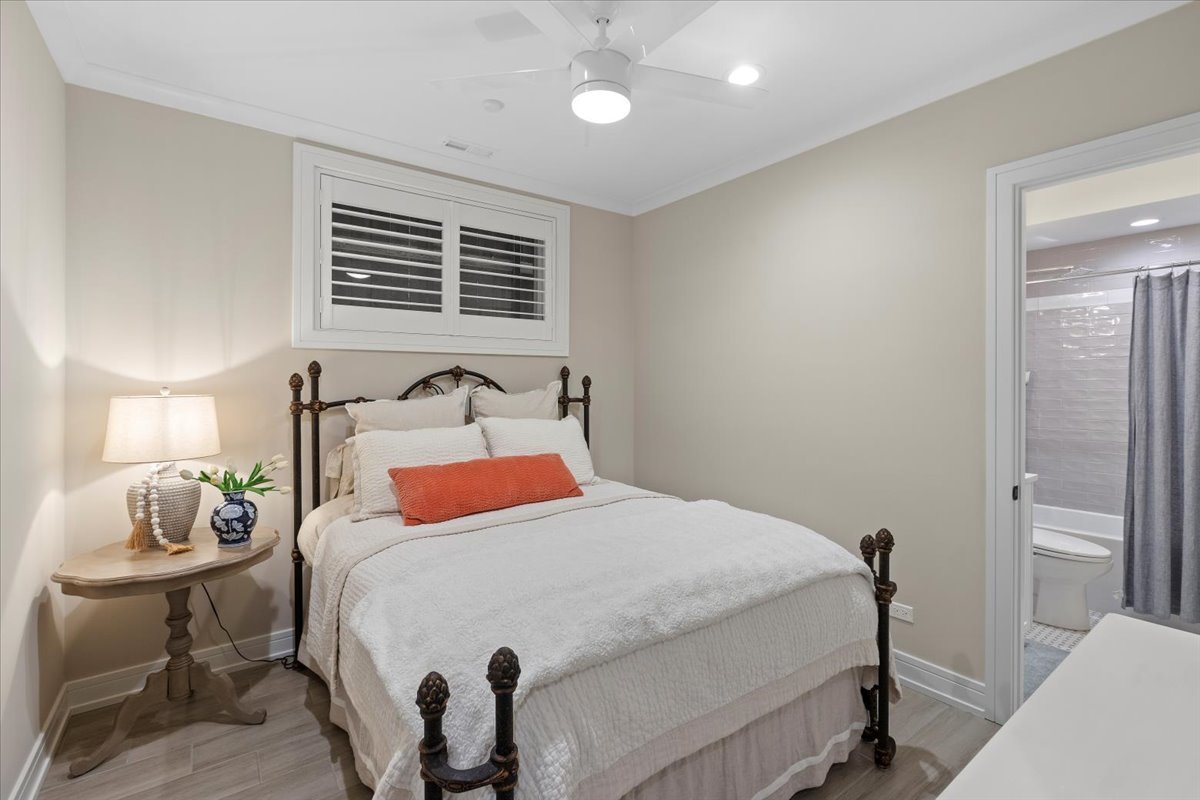 1922 W Belmont Avenue Unit: 1