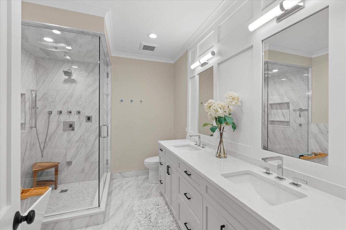 1922 W Belmont Avenue Unit: 1