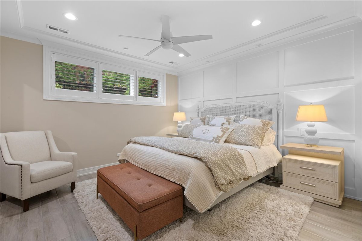 1922 W Belmont Avenue Unit: 1