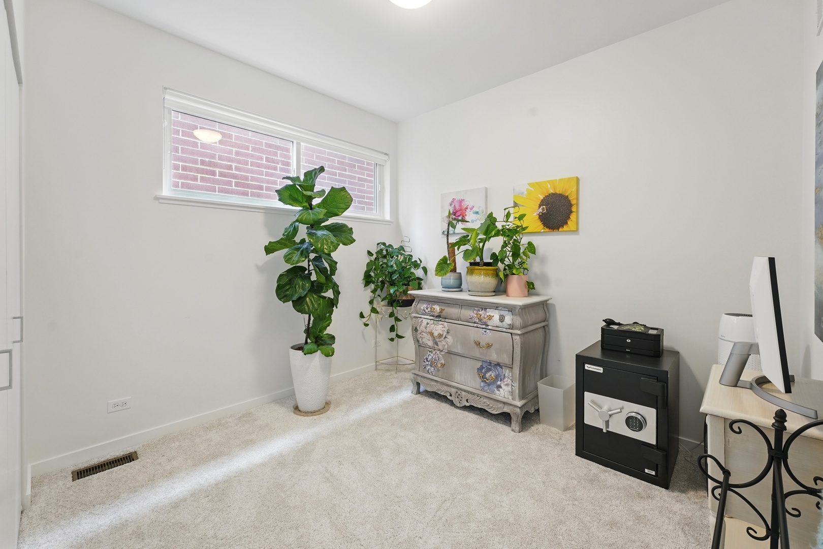 1904 N Springfield Avenue