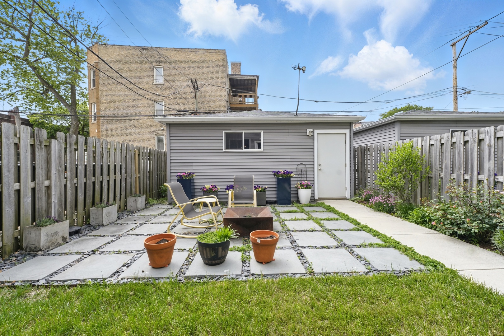 1904 N Springfield Avenue