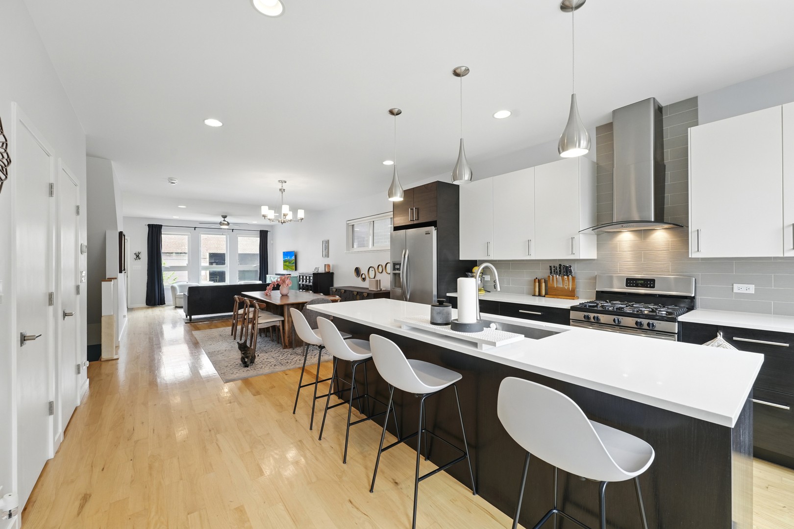 1904 N Springfield Avenue