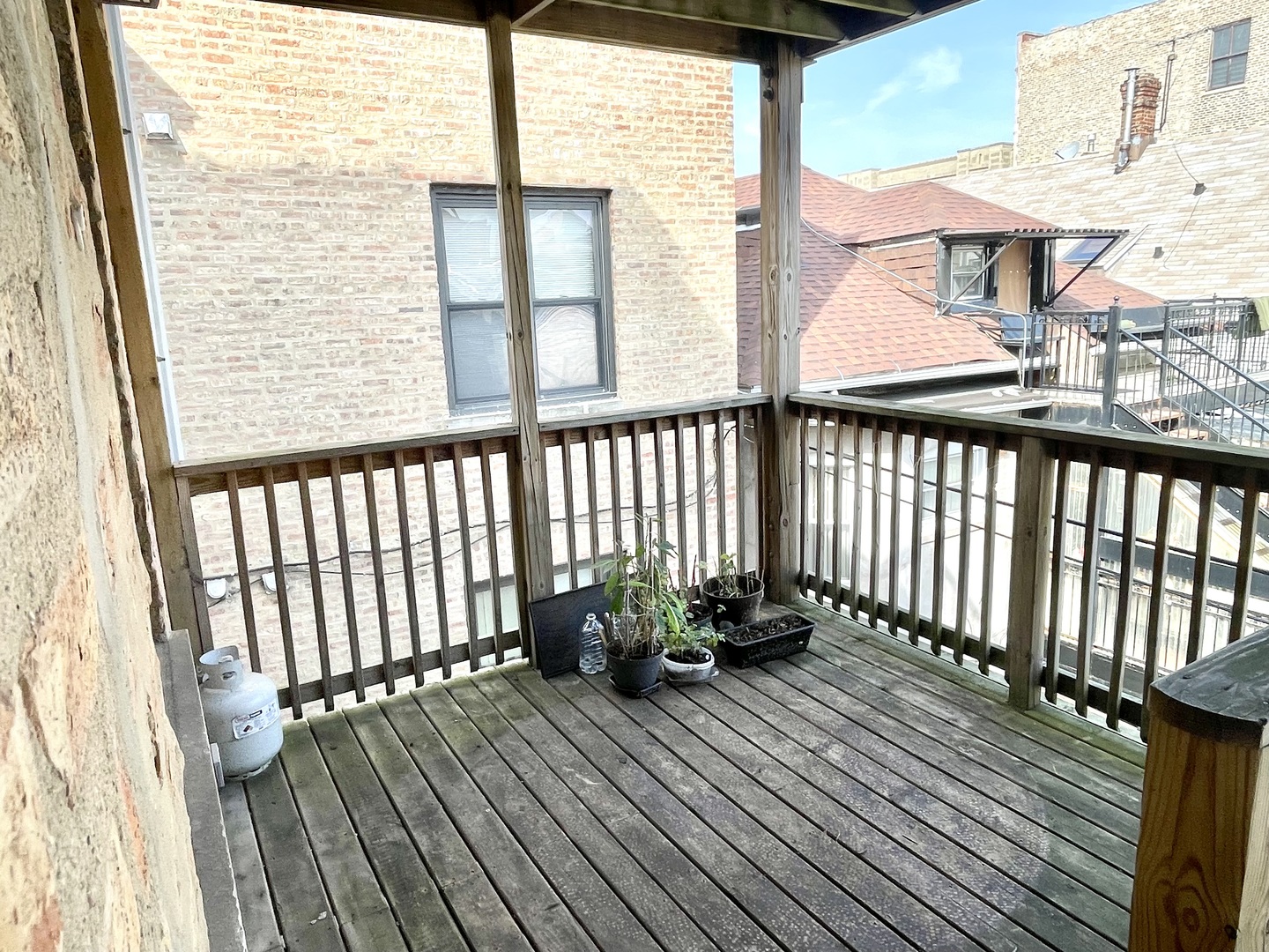 1520 W Winona Street Unit: 2