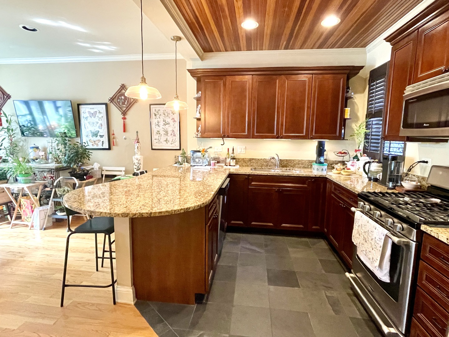 1520 W Winona Street Unit: 2