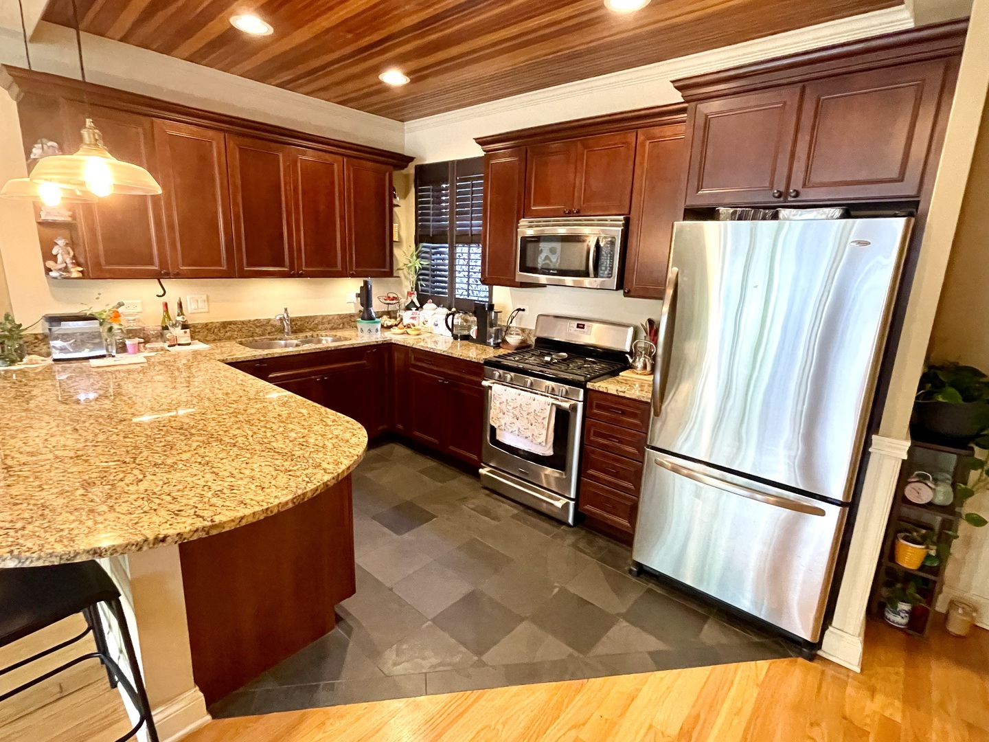 1520 W Winona Street Unit: 2