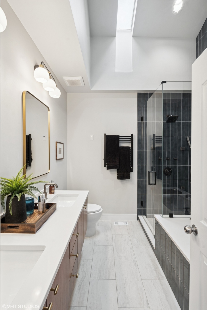 856 W Buckingham Place Unit: 3NW