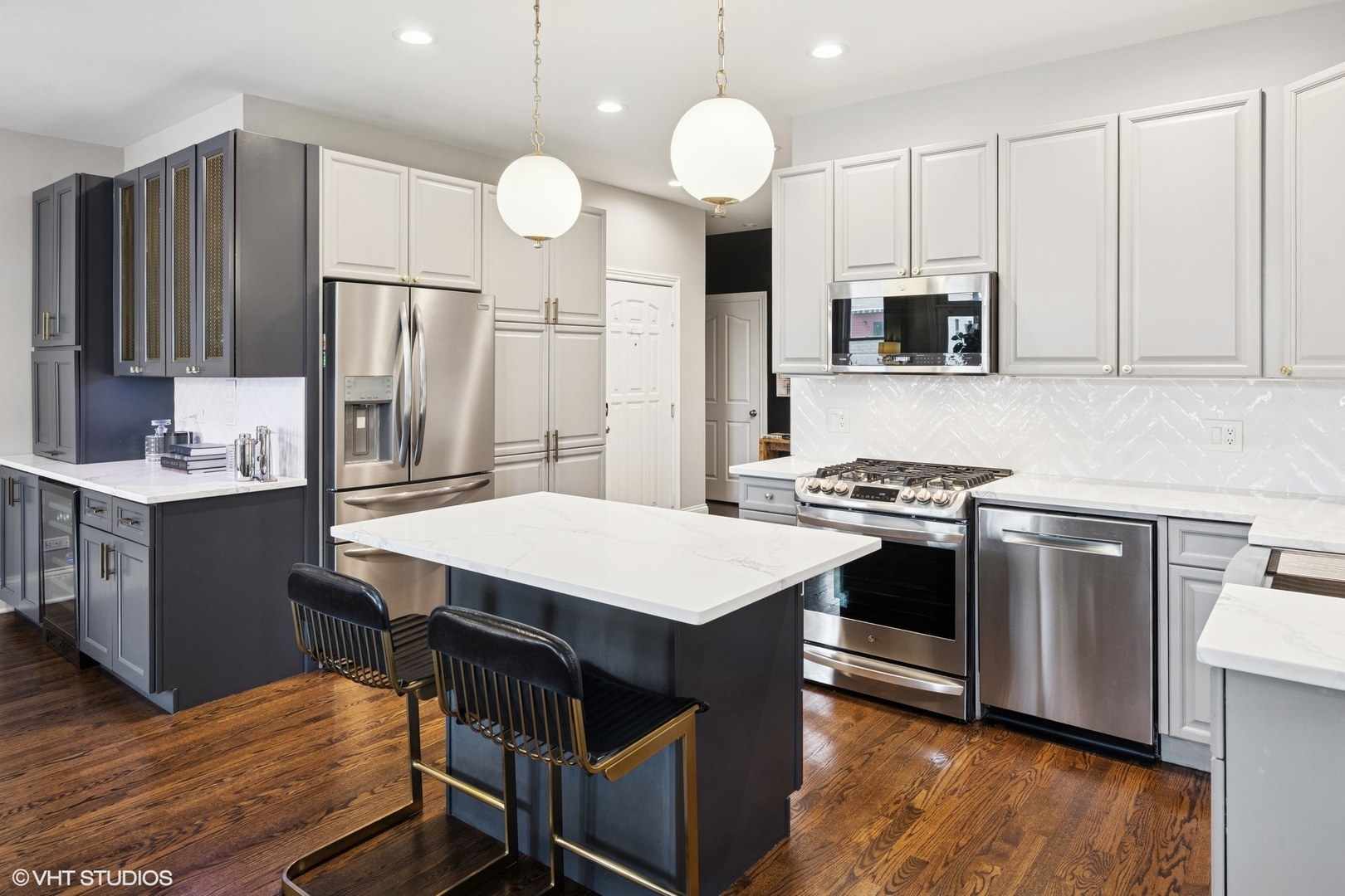 856 W Buckingham Place Unit: 3NW