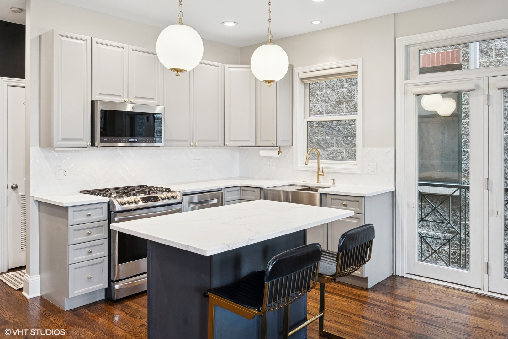 856 W Buckingham Place Unit: 3NW