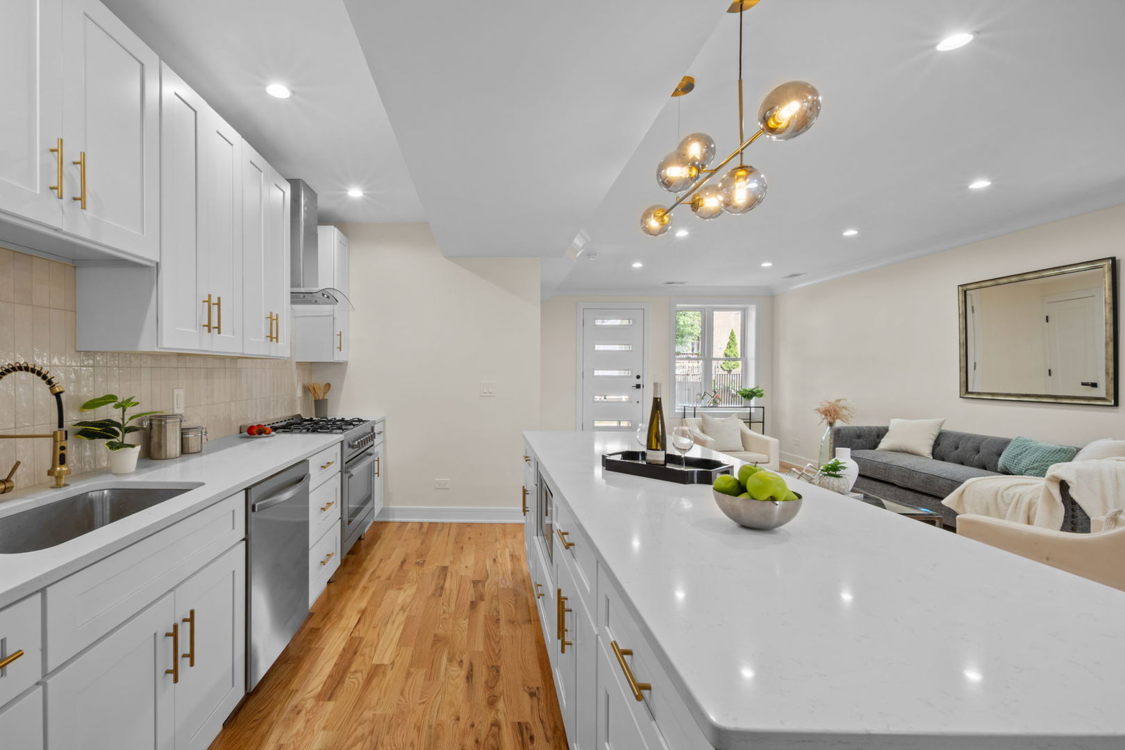 4250 N Whipple Street