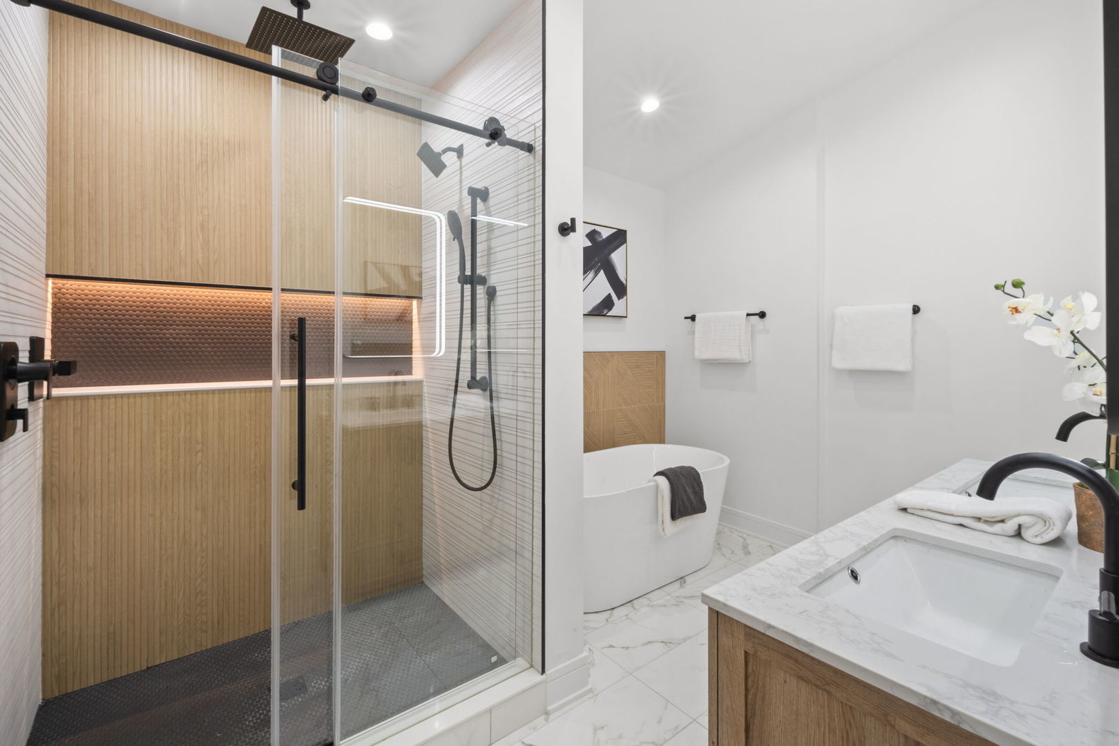 4250 N Whipple Street