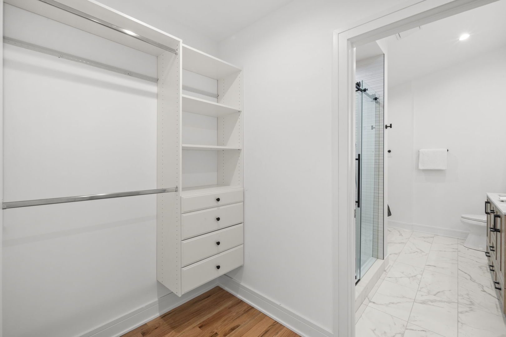 4250 N Whipple Street