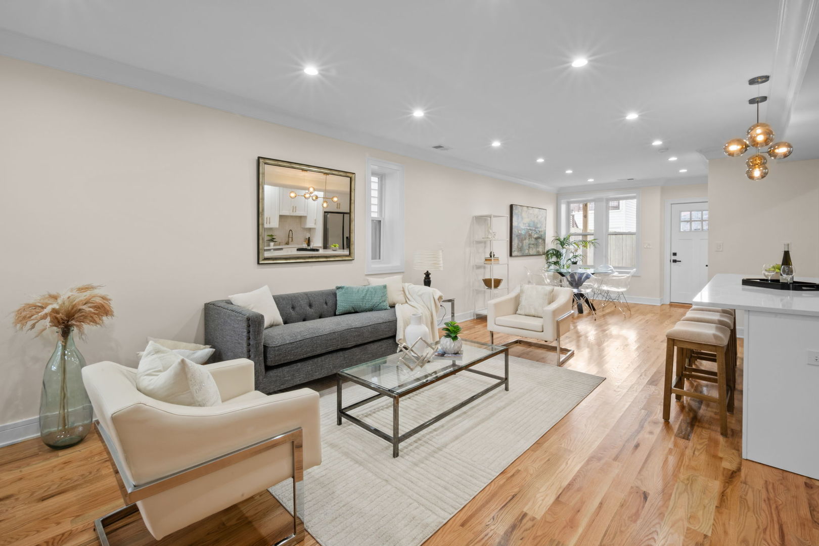 4250 N Whipple Street