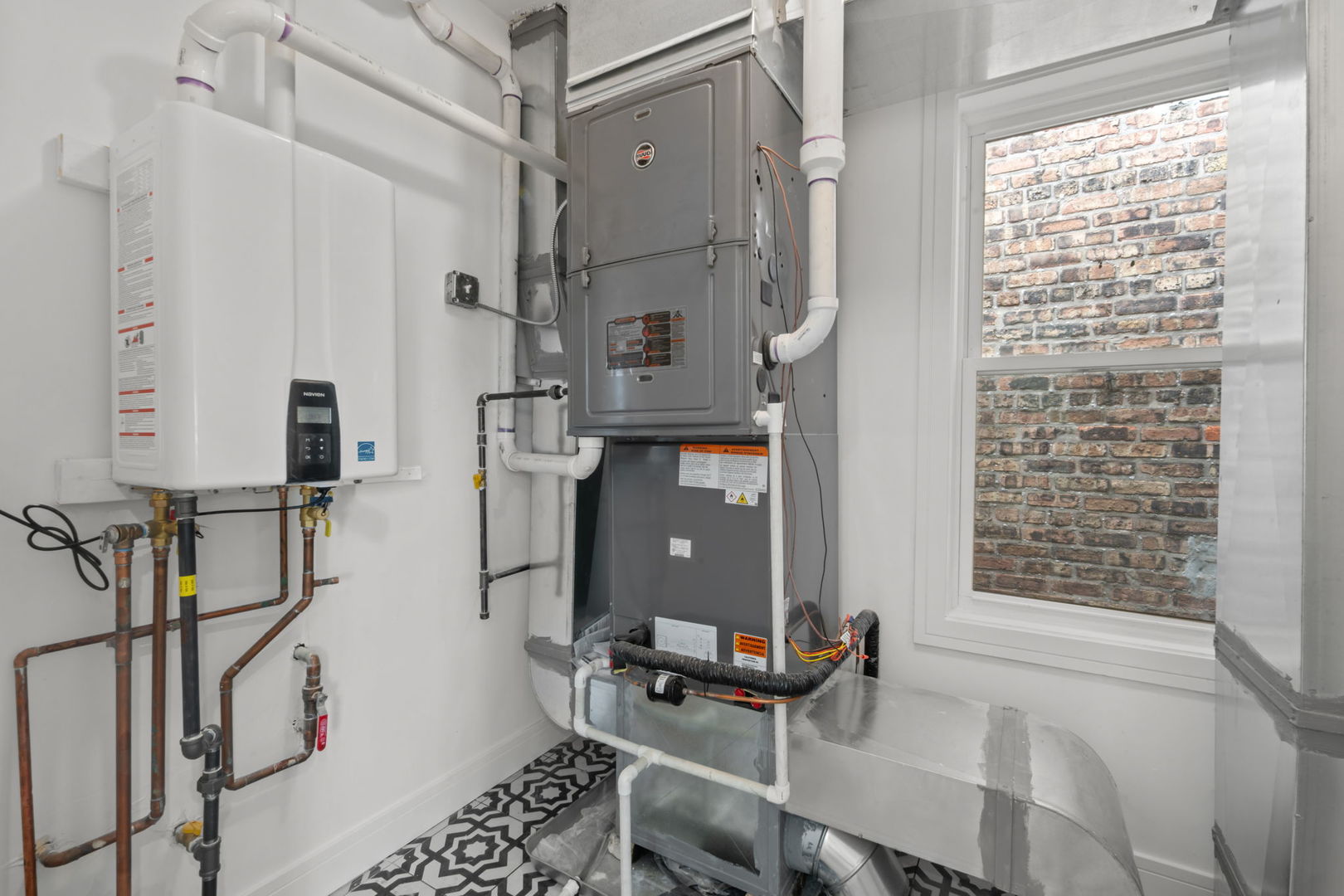 4250 N Whipple Street