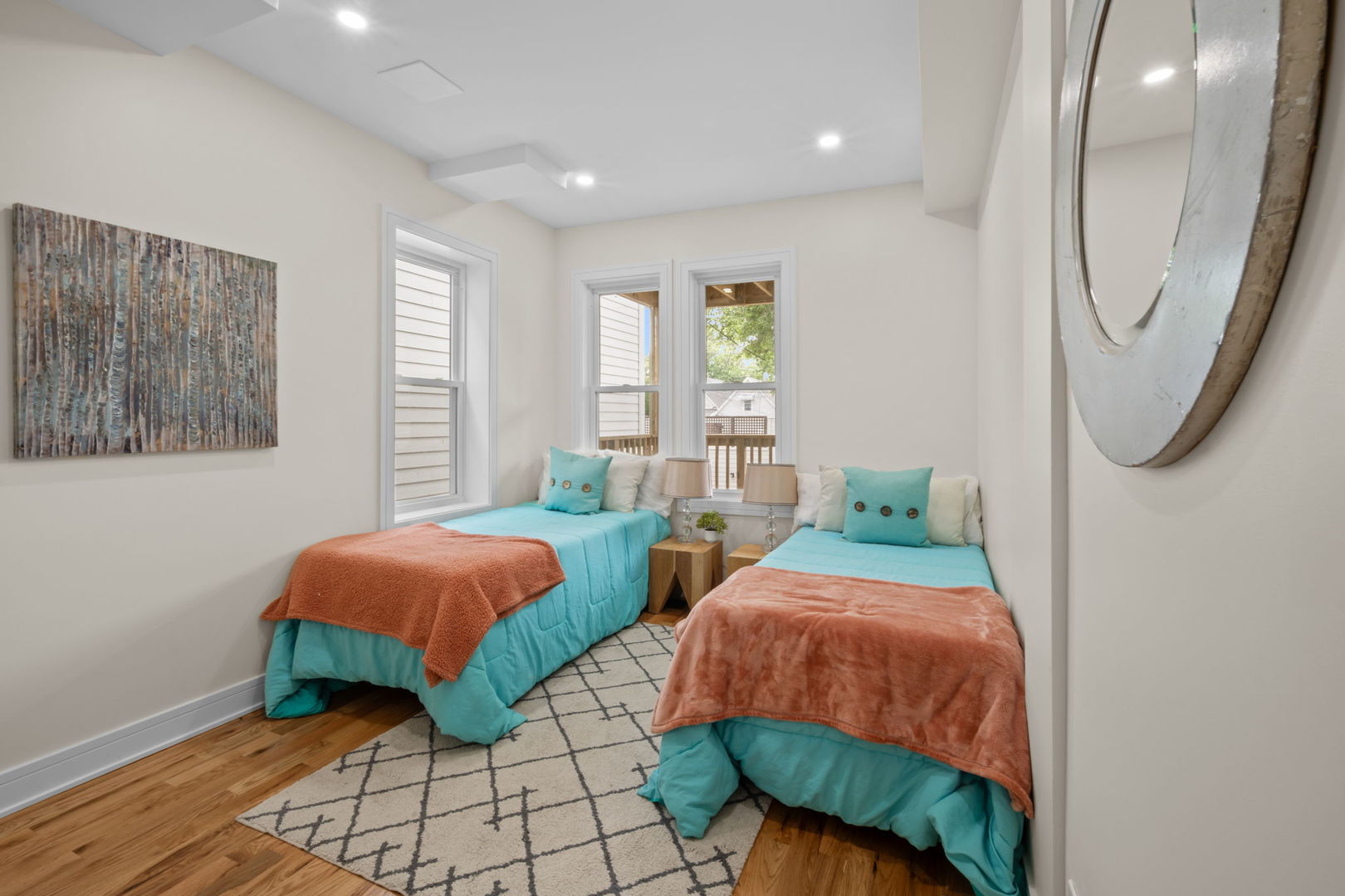 4250 N Whipple Street