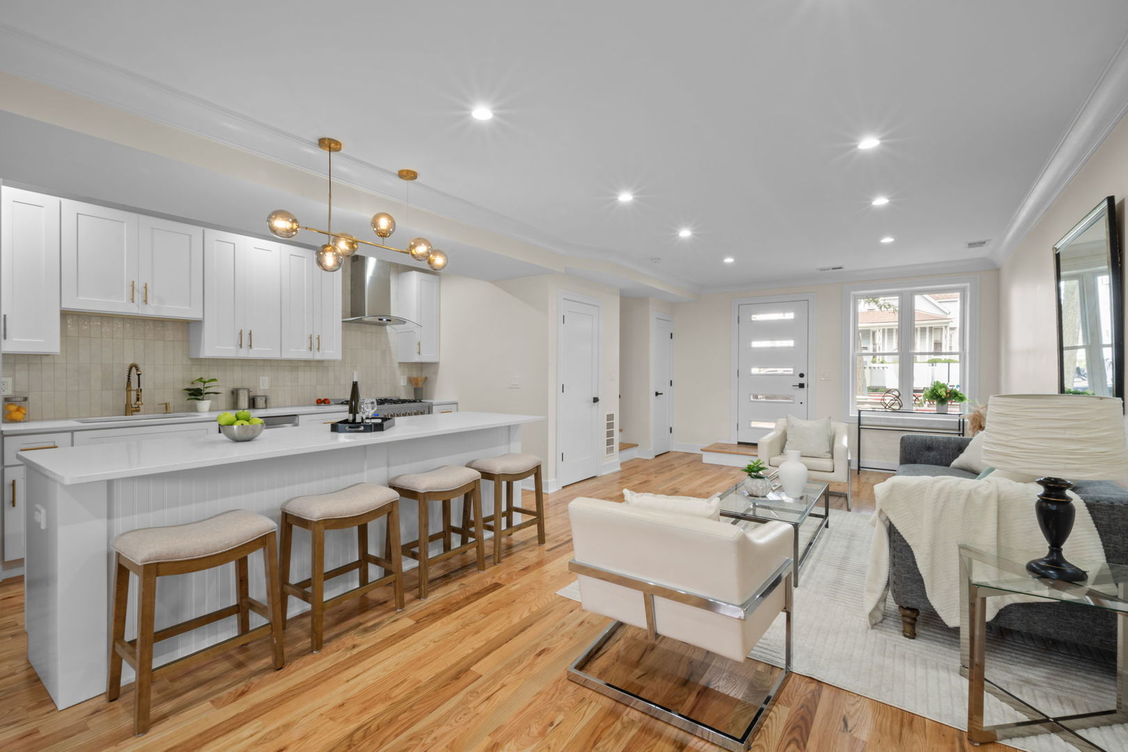 4250 N Whipple Street