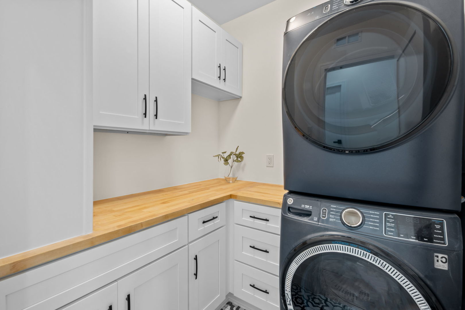 4250 N Whipple Street