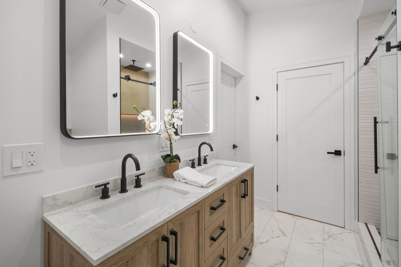 4250 N Whipple Street