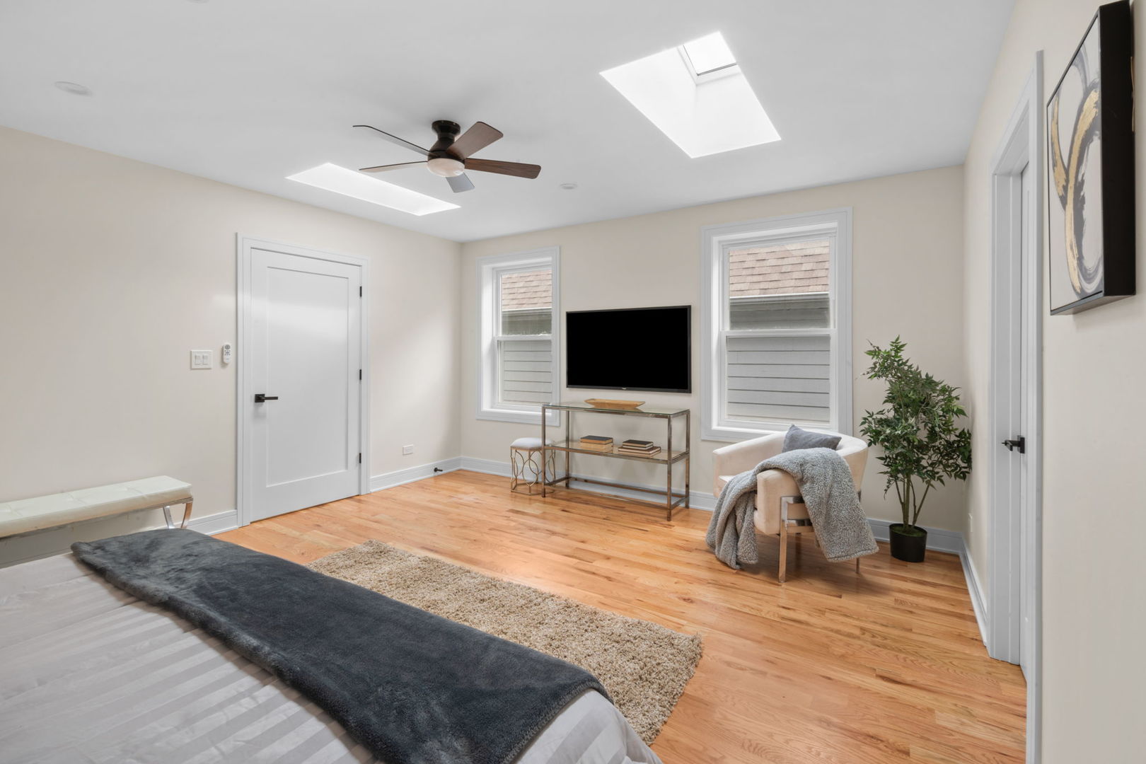 4250 N Whipple Street