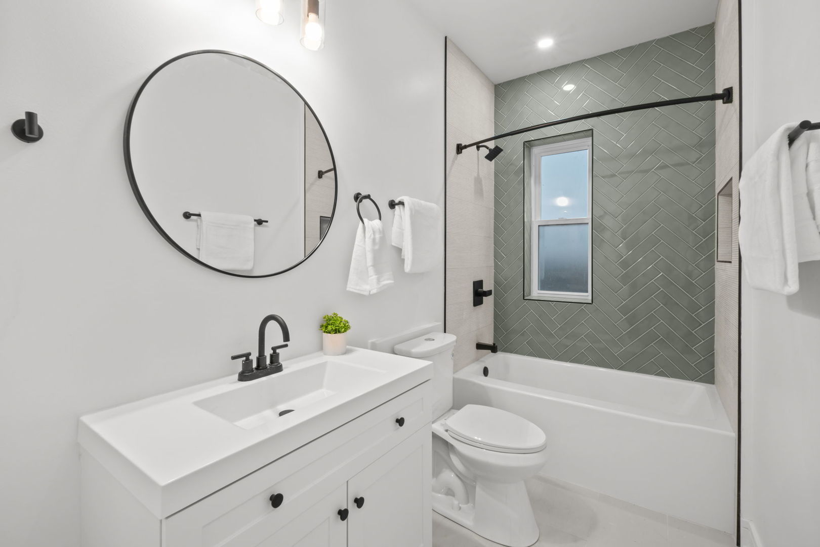 4250 N Whipple Street