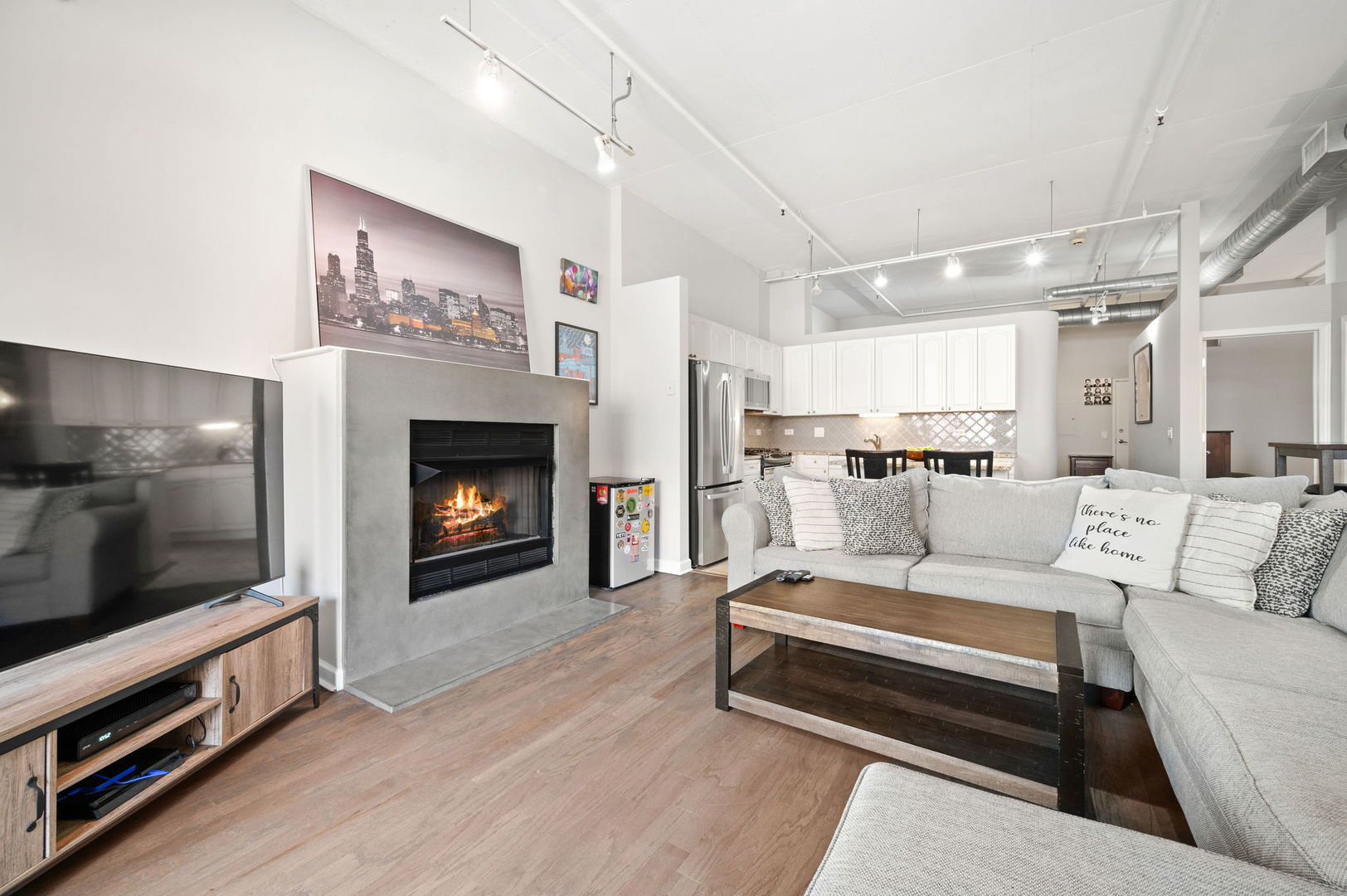 1301 W Madison Street Unit: 207