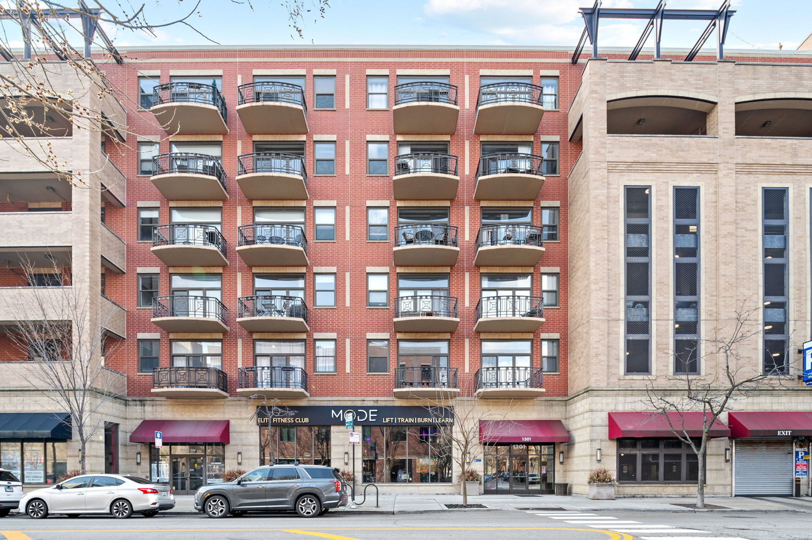 1301 W Madison Street Unit: 207